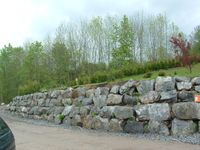 Natursteinmauer aus Gneis (2)